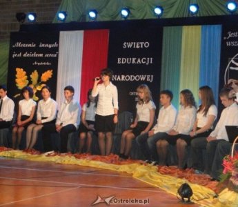 Uroczyste obchody Dnia Edukacji Narodowej. Ostrołęccy nauczyciele z nagrodami (WIDEO, ZDJĘCIA)