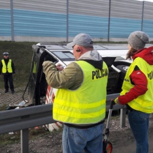 Wypadek na A2: Autokar w rowie, 18 osób rannych