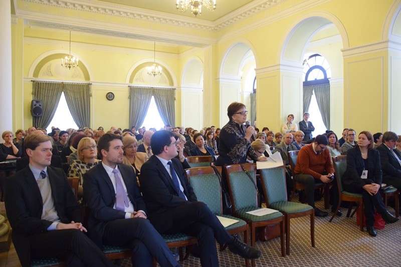  W Mazowieckim Urzędzie Wojew&oacute;dzkim odbyły się konsultacje społeczne dotyczące programu "Rodzina 500 plus"