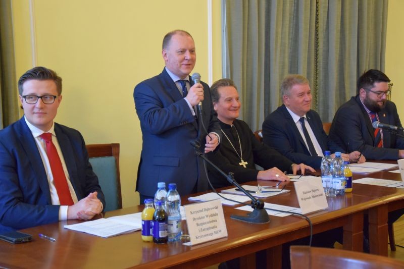 W spotkaniu udział wzięli: dyrektor WBZK MUW Krzysztof Dąbrowski, wojewoda Zdzisław Sipiera, bp. Rafał Markowski, wicewojewoda Sylwester Dąbrowski oraz zastępca prezydenta Warszawy Jarosław J&oacute;źwiak