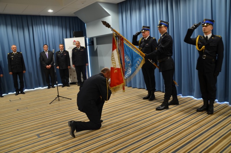 Uroczysta zbi&oacute;rka z okazji "Dnia Strażaka", podczas kt&oacute;rej odbyła się ceremonia przyjęcia obowiązk&oacute;w Mazowieckiego Komendanta Wojew&oacute;dzkiego PSP (źr&oacute;dło: Komenda Wojew&oacute;dzka PSP w Warszawie, fot. mł. br
