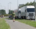 Kolizja na ul. Jana Pawła. Peugeot uderzył w naczepę (ZDJĘCIA)