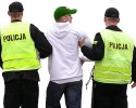 Nastolatek groził nożem i wymuszał pieniądze