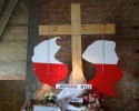 Nietypowy Grób Pański w parafii św. Franciszka z Asyżu. Polska podzielona krzyżem (ZDJĘCIA)