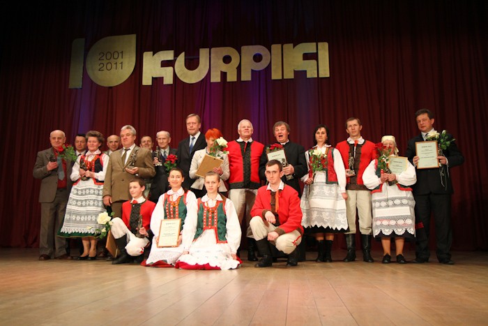 Podczas gali wyr&oacute;żniono 13 os&oacute;b za pracę na rzecz promocji Kurpi&oacute;w (fot. R. Dawid)