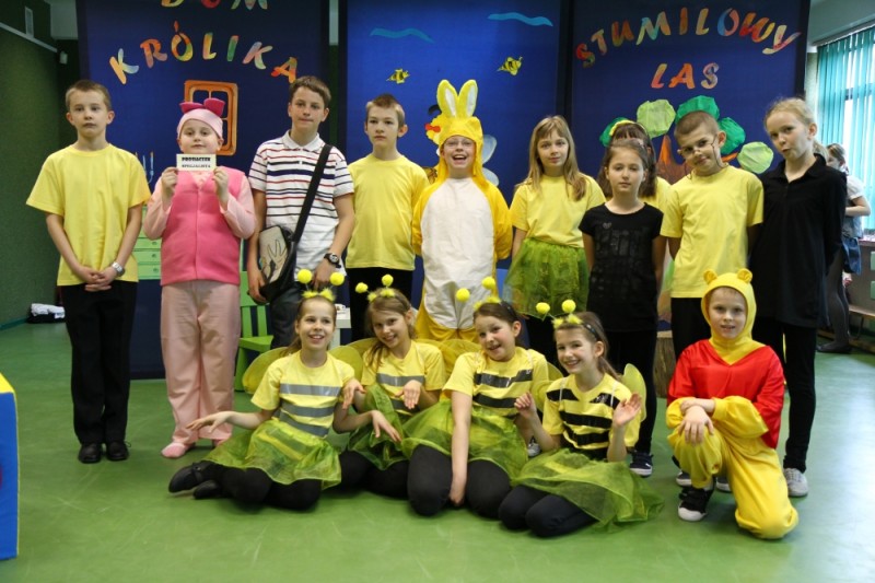 Uczniowie przygotowali dla swoich r&oacute;wieśnik&oacute;w przedstawienie promujące zdrowe odrzywianie (fot. R. Dawid)