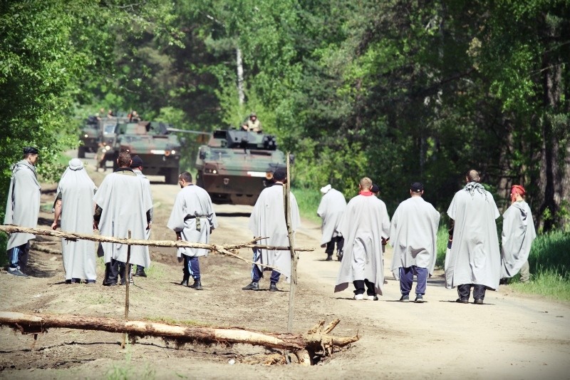 Podczas ćwiczeń odtwarzane są sytuację, kt&oacute;re mogą zdarzyć się w Afganistanie (fot. R.D.)
