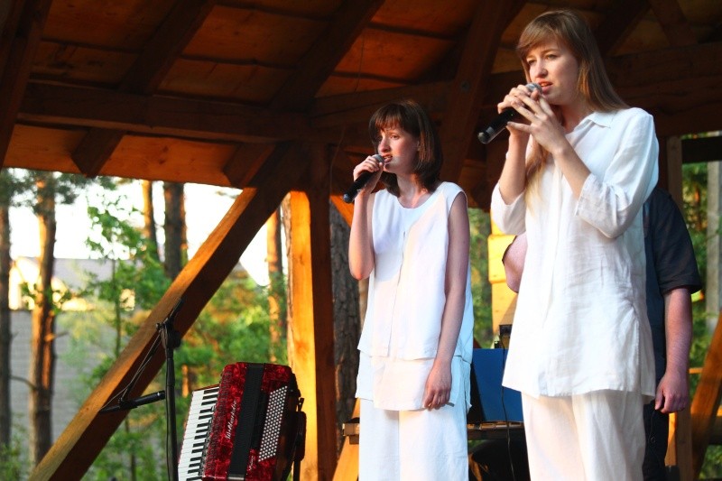 Koncert A jednak po nas coś zostanie” w wykonaniu Teatru Piosenki 21 i Ostrołęckiej Sceny Autorskiej (fot. R.D.)