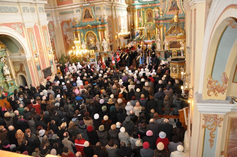 Mszy świętej przewodniczył ks. Arcybiskup Edwar Nowak z Rzymu oraz księża biskupi diecezji łomżyńskiej (fot. eostroleka.life)