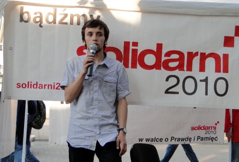 Samuel Rodrigo Pereira przy namiocie Solidarnych 2010 (fot. eostroleka.life)