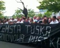 Policja miała łapać kibiców obrażających Tuska 