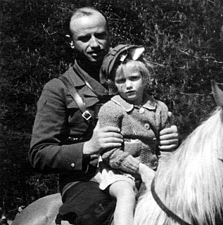 Major Szendzielarz z c&oacute;rką 