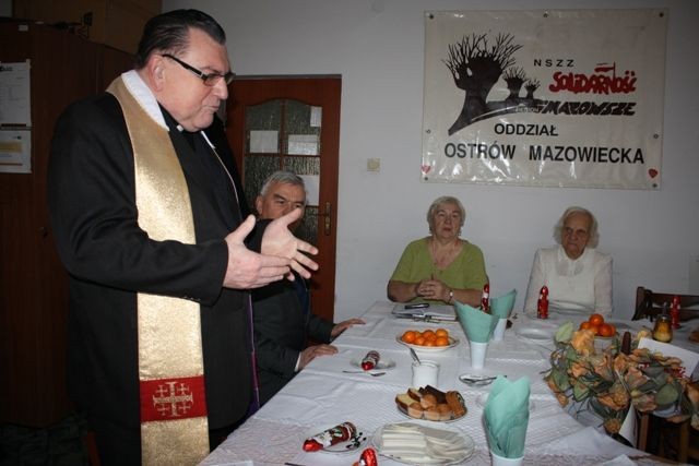 Spotkanie opłatkowe u senior&oacute;w Solidarności fot. Urząd Miasta Ost&oacute;w Mazowiecka
