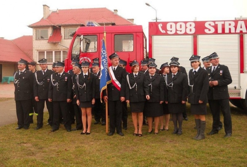 OSP z Kamianki otrzymała samoch&oacute;d ratowniczo-gaśniczy fot. gmina Rzekuń