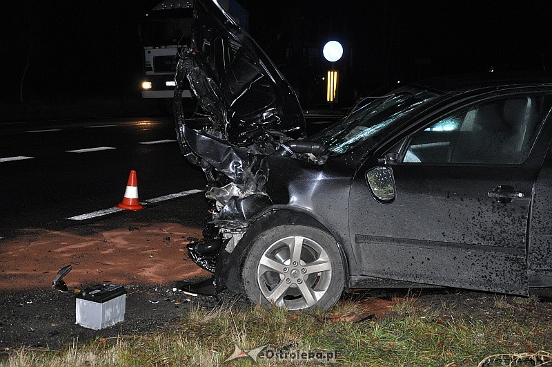 Ciężar&oacute;wka wjechała w auto osobowe. Jedna osoba trafiła do szpitala fot. eOstrołęka