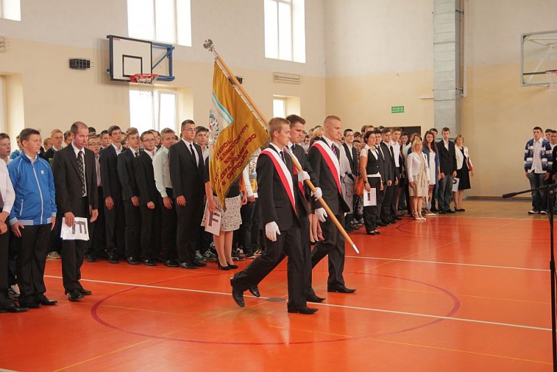 W ZSZ nr 1 w Ostrołęce nowy rok szkolny rozpoczęło 312 uczni&oacute;w w 10 klasach, fot. eOstrołęka.pl