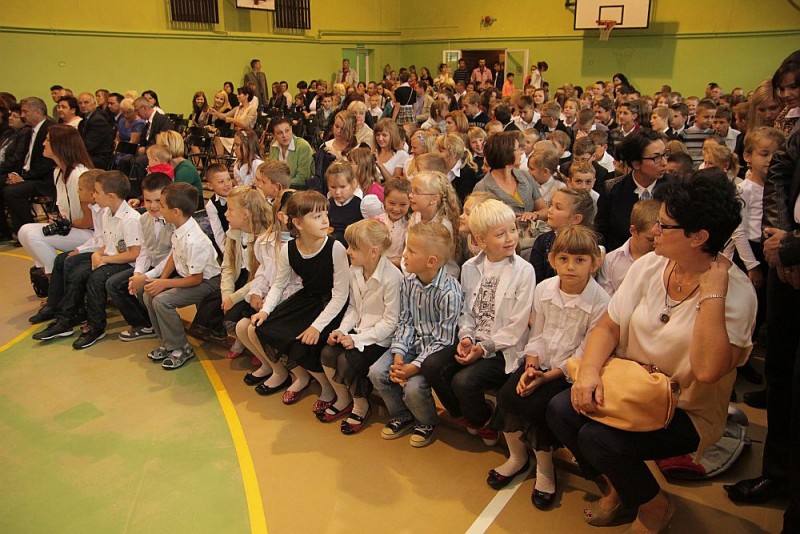 W ZS nr 3 w roku szkolnym 2013/2014 naukę rozpoczęło łącznie 354 uczni&oacute;w, fot. eOstrołka.pl