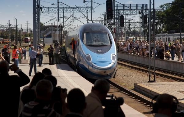 Skład Pendolino wjeżdżający na Dworzec Gł&oacute;wny we Wrocławiu, fot. Bartłomiej Banaszak transport.gov.pl