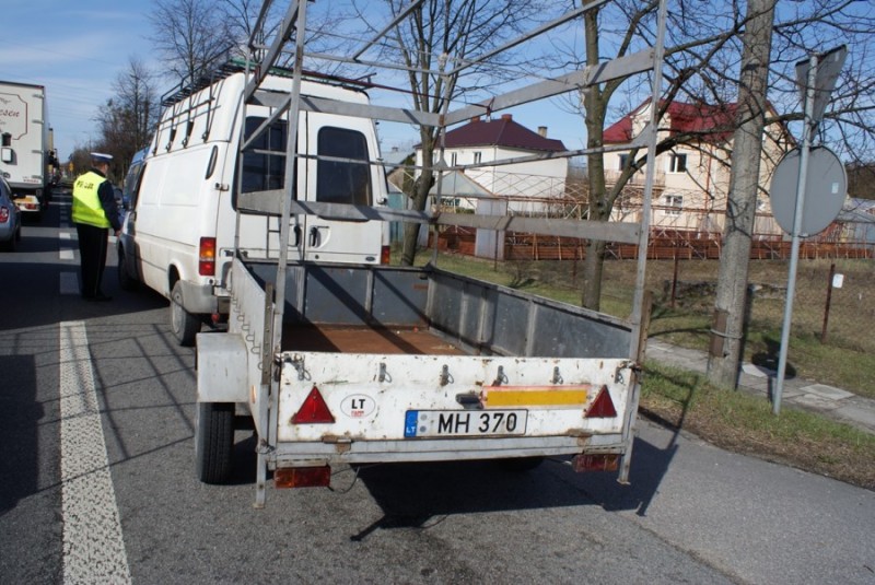 Policjanci w czasie kontroli podczas akcji Znicz 2013, fot. eostroleka.life