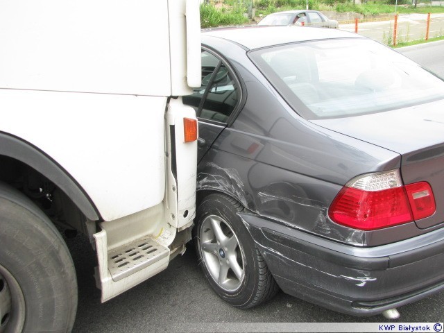 Zderzenie ciężar&oacute;wki z BMW, fot. podlaska.policja.gov.pl
