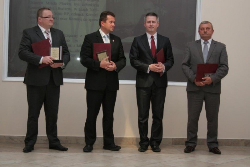 3 nagrodzonych prezydent&oacute;w i sekretarz UM Płock podczas I Edycji plebiscytu