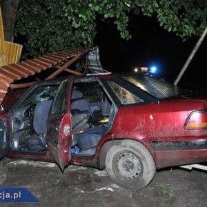 16-latek spowodował wypadek uciekając przed policją. Cztery osoby ranne