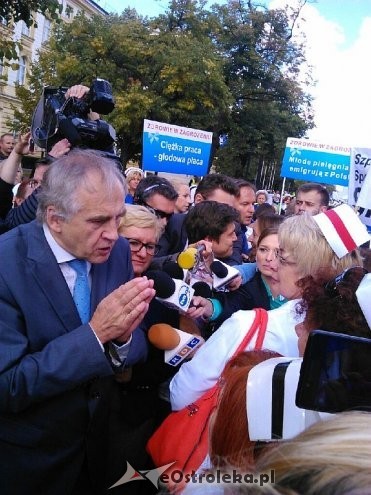 Minister Zdrowia Marian Zembala podczas protestu pielęgniarek w Warszawie, fot. eostroleka.life