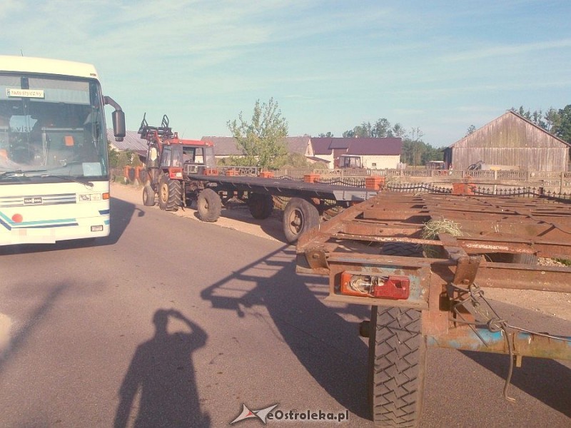 38-latek kierujący tym zestawem pojazd&oacute;w wydmuchał w alkomat 1,7 promila/fot. KMP w Ostrołęce