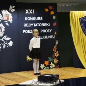 XXI&nbsp;&nbsp;Międzyszkolny Konkurs Recytatorski Poezji i Prozy Religijnej w ostrołęckiej „dziesiątce” [ZDJĘCIA]
