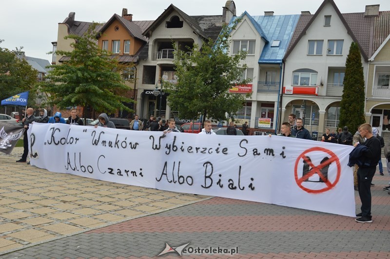 Manifestacja przeciwko uchodźcom organizowana już była w Ostrołęce (fot. eostroleka.life)