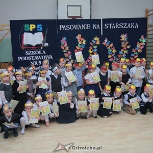 Pasowanie na „starszaka” w Szkole Podstawowej nr 5 w Ostrołęce [ZDJĘCIA]