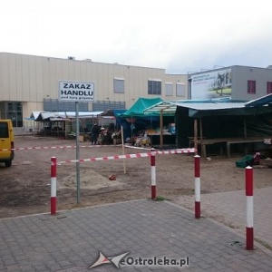Miasto odgradza „piaski” od „Zorzy”. Kupcy protestują [ZDJĘCIA]
