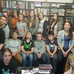 Gimnazjaliści z Kadzidła w krakowskim mieszkaniu Czesława Miłosza [ZDJĘCIA]