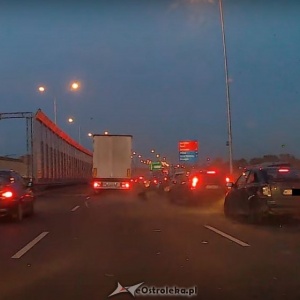 500 złotych mandatu i 6 punktów karnych za rozbicie 5 aut dla mieszkańca powiatu ostrołęckiego [WIDEO]