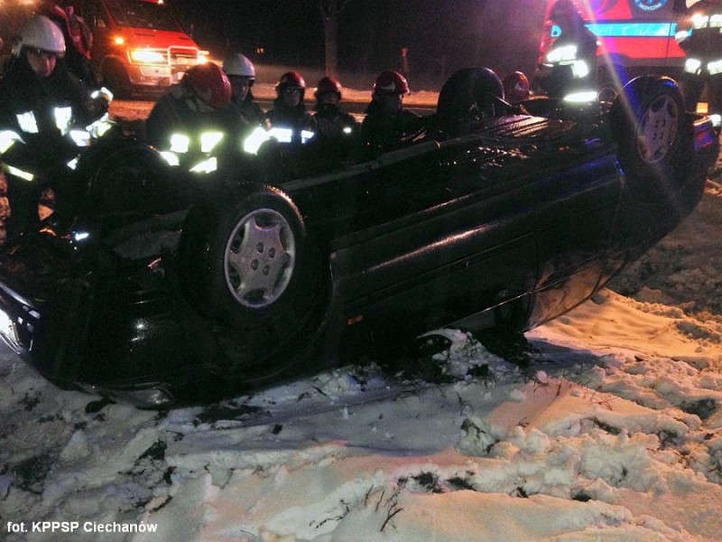 Pijany ostrołęczanin uciekając przed policją wypadł z drogi, fot. KPPSP Ciechan&oacute;w