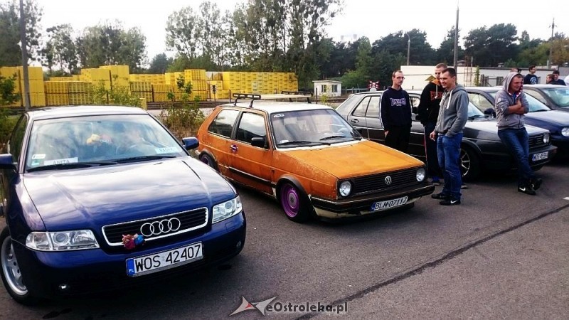 Kolejny zlot miłośnik&oacute;w i posiadaczy aut VAG odbył się na parkingu przy ulicy Turskiego, fot. eOstrołęka.pl