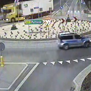 Pijany kierowca pod okiem miejskiego monitoringu [WIDEO]