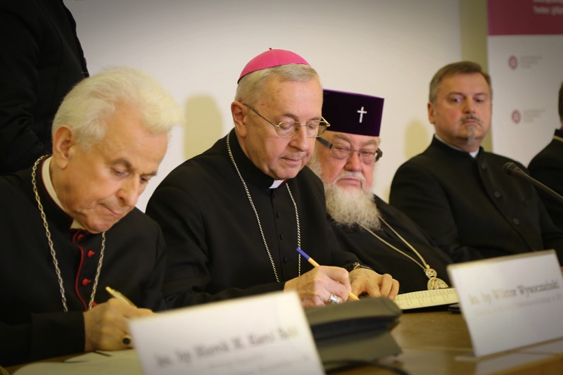 Podpisanie Przesłania Kościoł&oacute;w w Polsce w sprawie uchodźc&oacute;w, 30 VI 2016, fot. Eliza Bartkiewicz/ BP KEP 