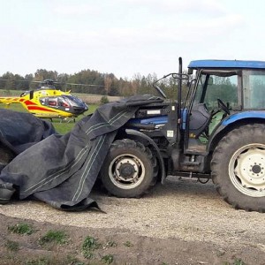 Ciągnikiem rolniczym wjechał w 17-letniego motocyklistę. Interweniowało LPR