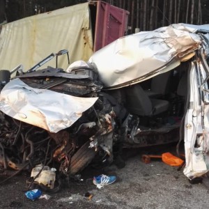 Tragiczny wypadek w Chudku. Dwie osoby nie żyją, czworo rannych zabrano do szpitala [ZDJĘCIA]