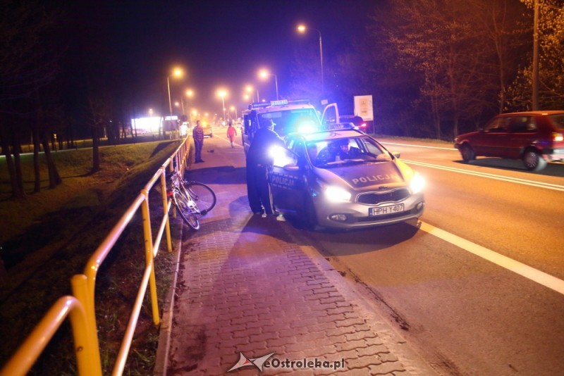 Kompletnie pijany spadł z roweru wprost pod koła osob&oacute;wki, fot. eOstrołęka.pl