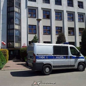 Alarmy bombowe w ostrołęckim Urzędzie Celnym i „skarbówce” [ZDJĘCIA]
