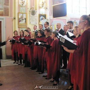 Pater Noster – koncert Ostrołęckiego Chóru Kameralnego w klasztorze [ZDJĘCIA]