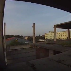 Suchy eksploruje: Szkielet budynku przy Witosa [WIDEO]