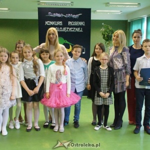 Konkurs piosenki angielskiej „Rising Stars” w ostrołęckiej dziesiątce [ZDJĘCIA]