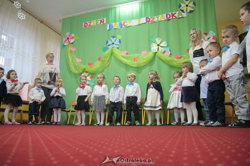 Z okazji Dnia Babci i Dziadka przedszkolaki z Krainy Misi&oacute;w przygotowały wyjątkową niespodziankę, fot. eOstrołęka.pl