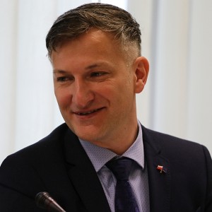 Interwencja radnego Kurpiewskiego: ścięte drzewa na parkingu