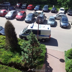 Kolejne urzędy i instytucje otrzymują fałszywe alarmy bombowe [ZDJĘCIA]