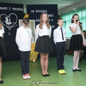 Uczniowie „dziesiątki” wspominali z miłością swojego patrona, św. Jana Pawła II [WIDEO, ZDJĘCIA]