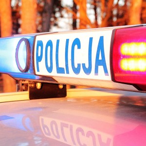 Dwulatek sam nad stawem, matka pijana spała w przyczepie kempingowej!